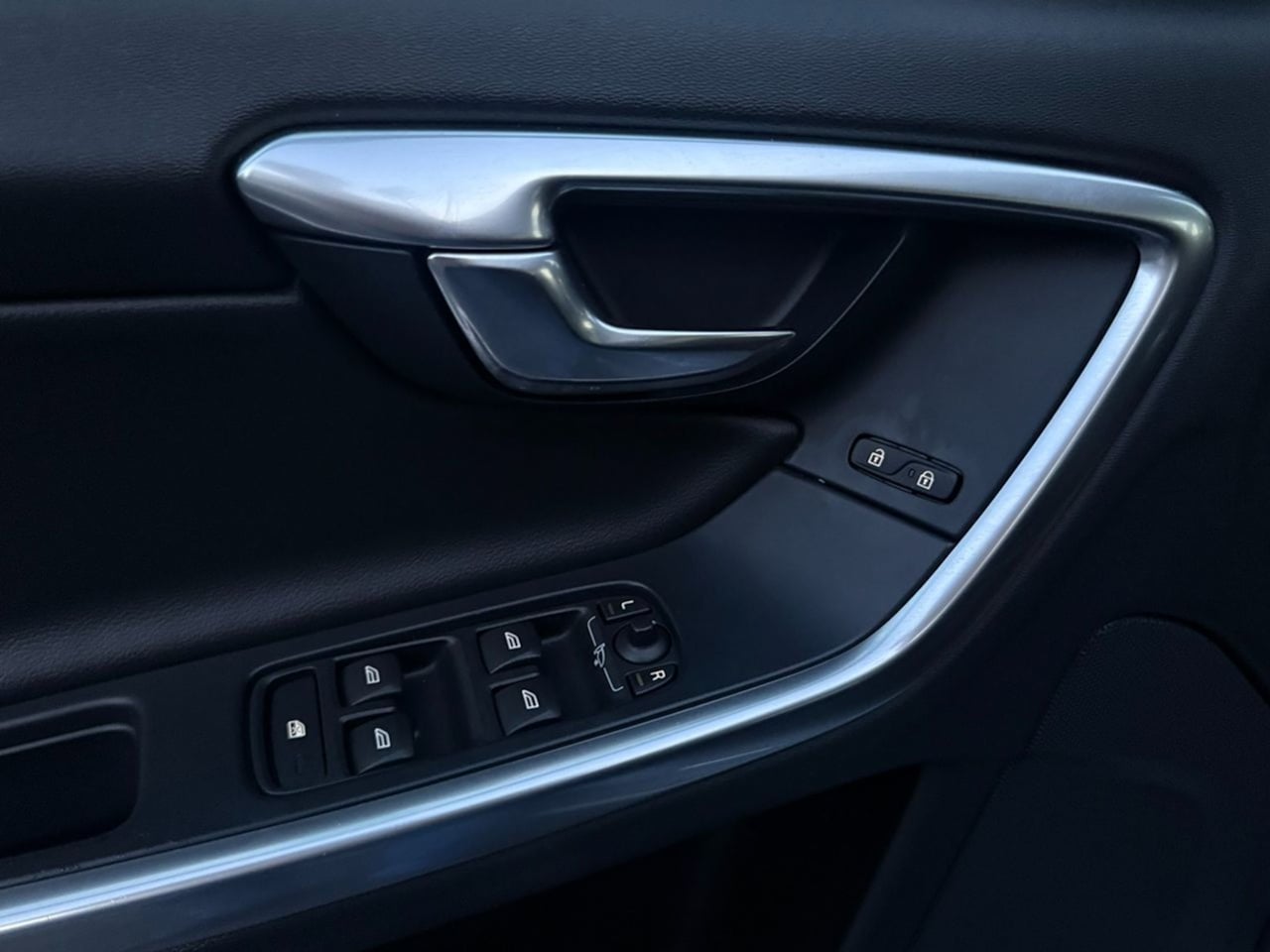 2017 Volvo V60 Base - Photo 73