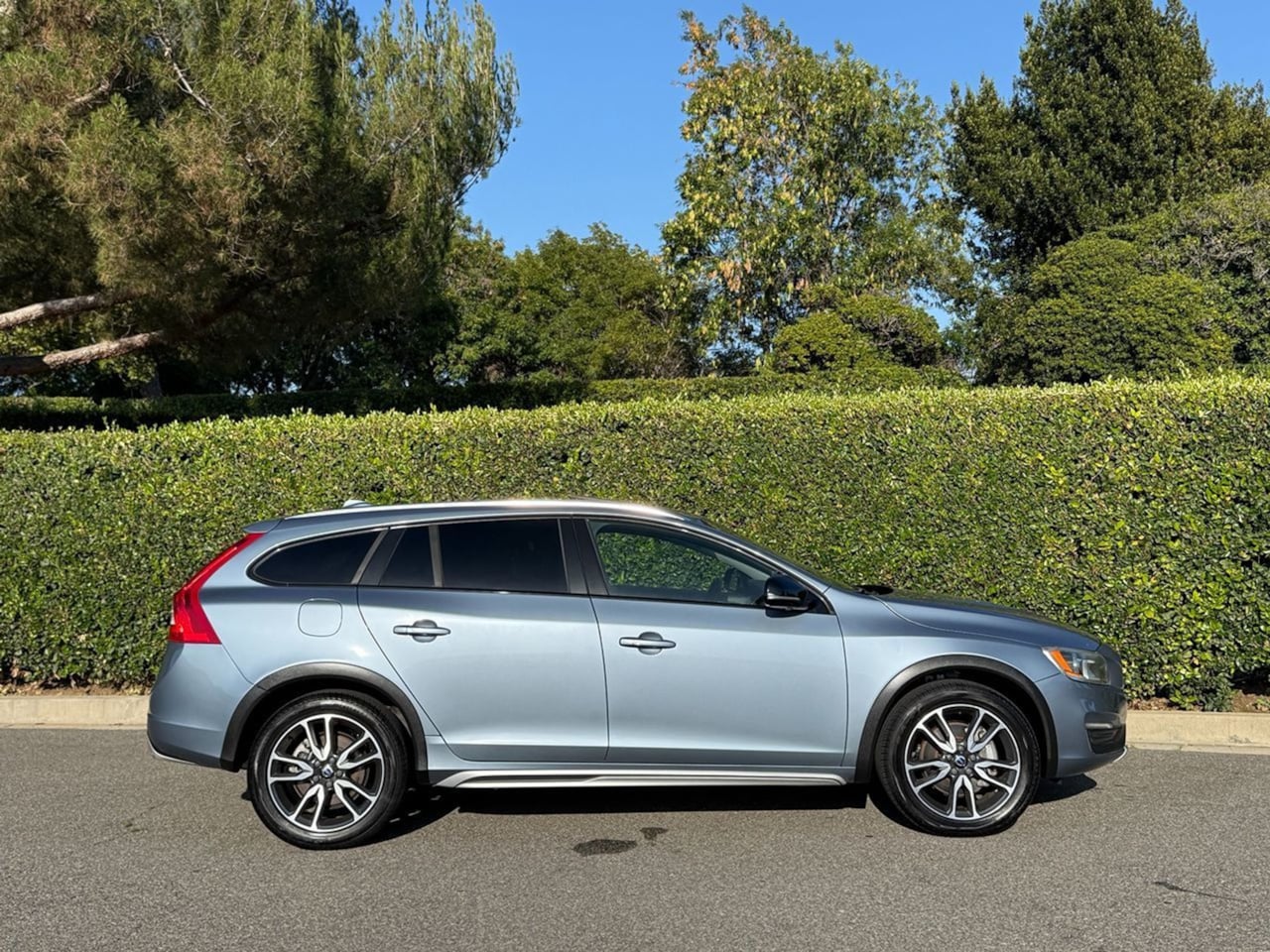 2017 Volvo V60 Base - Photo 74
