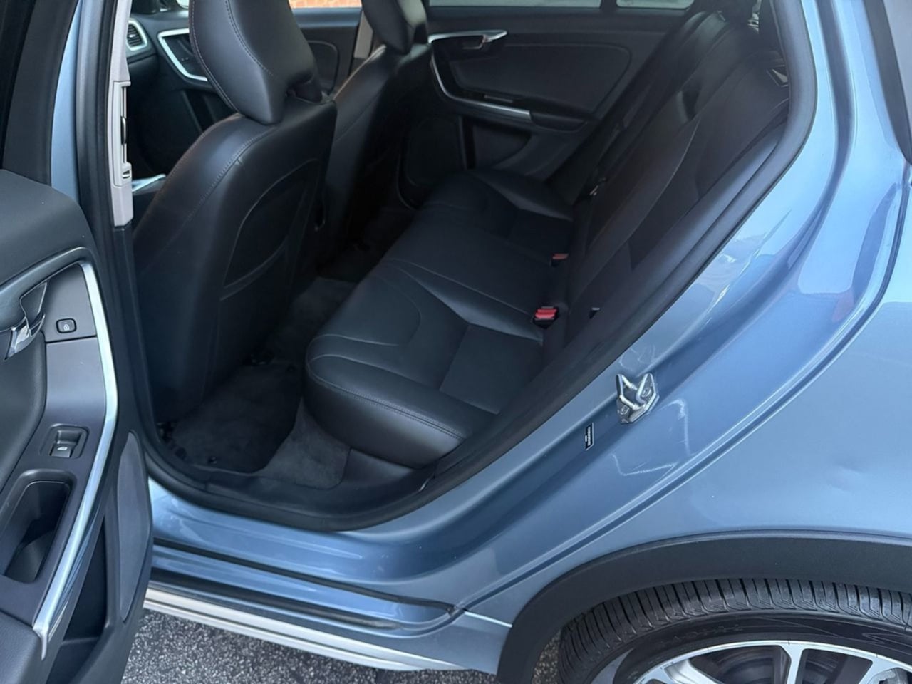 2017 Volvo V60 Base - Photo 35