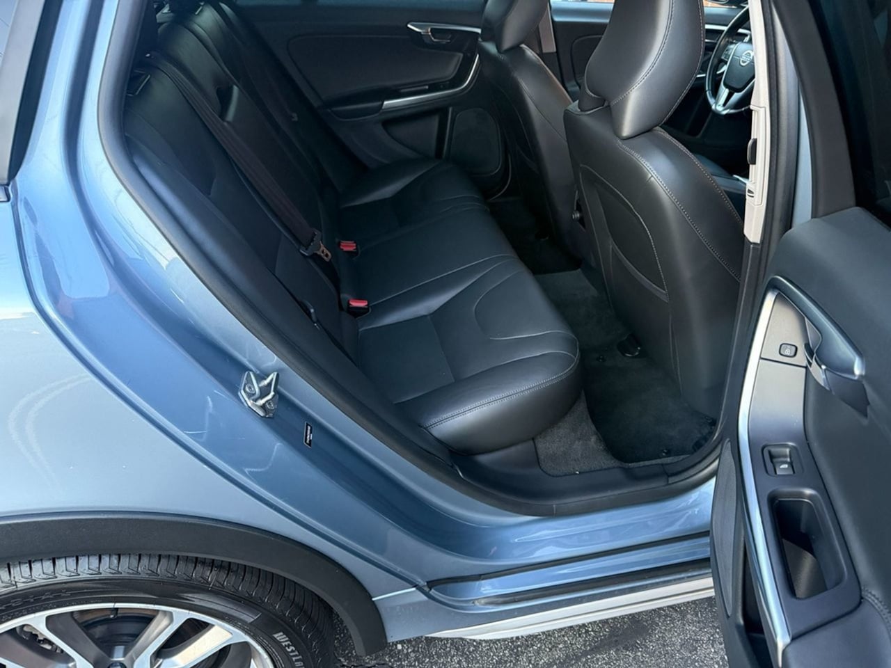 2017 Volvo V60 Base - Photo 36