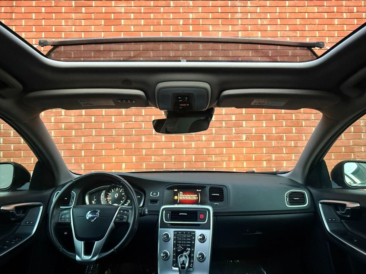2017 Volvo V60 Base - Photo 38