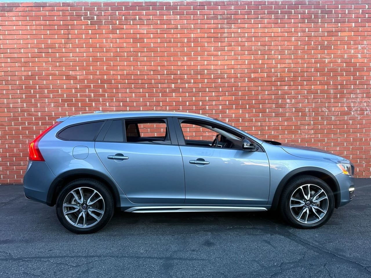 2017 Volvo V60 Base - Photo 75