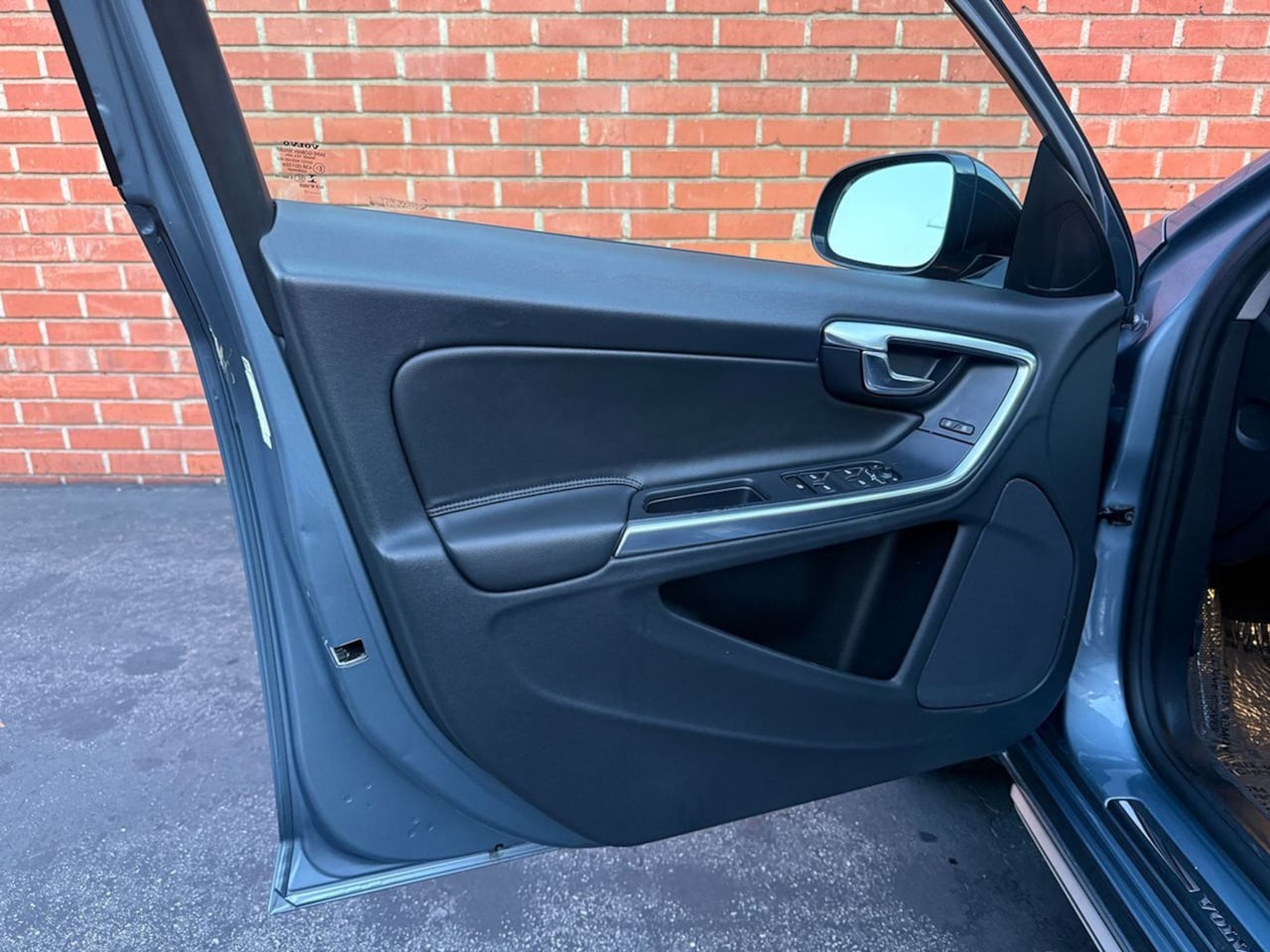2017 Volvo V60 Base - Photo 28