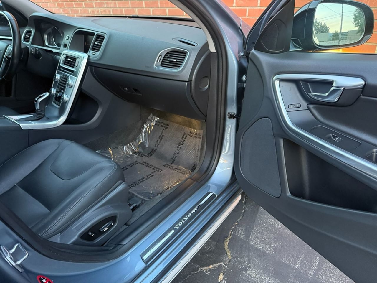 2017 Volvo V60 Base - Photo 30