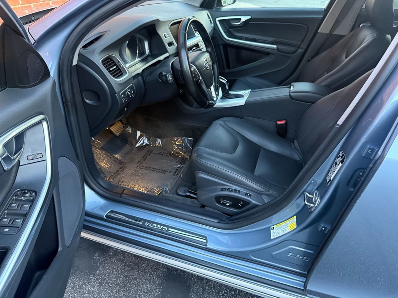 2017 Volvo V60 Base - Photo 31