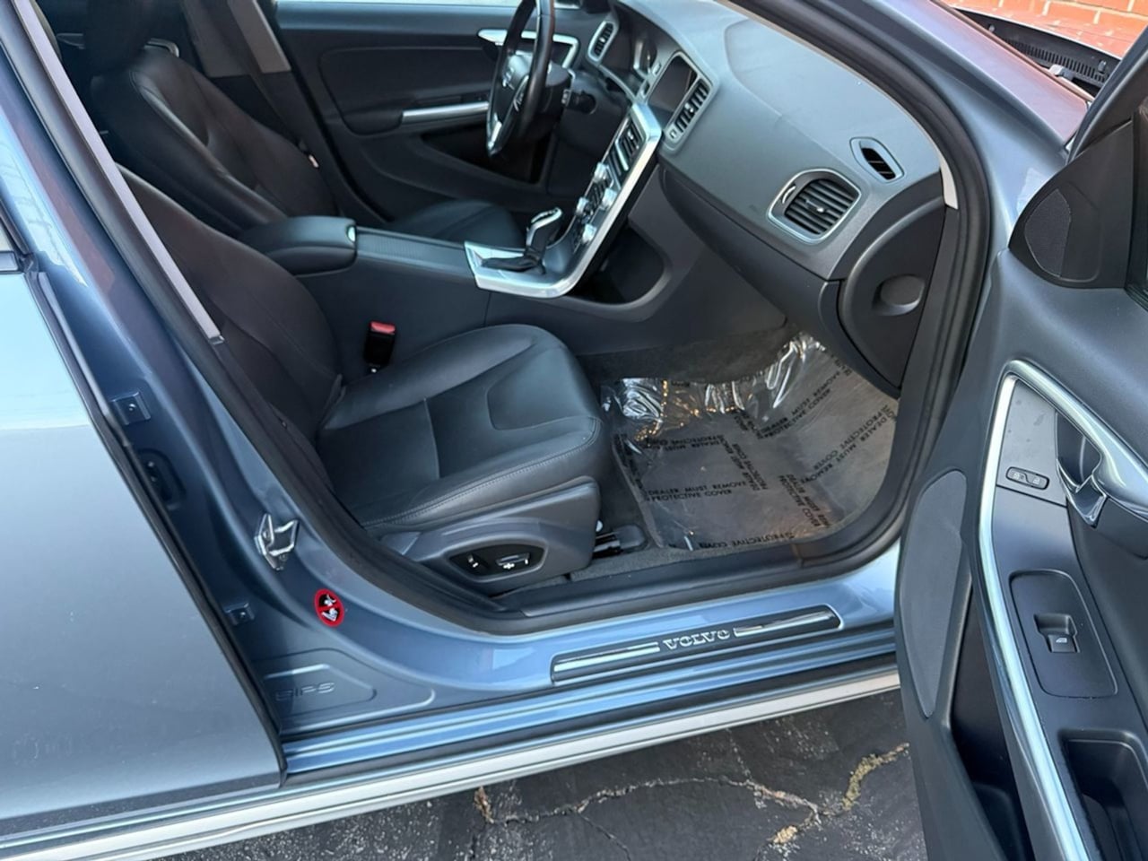 2017 Volvo V60 Base - Photo 32
