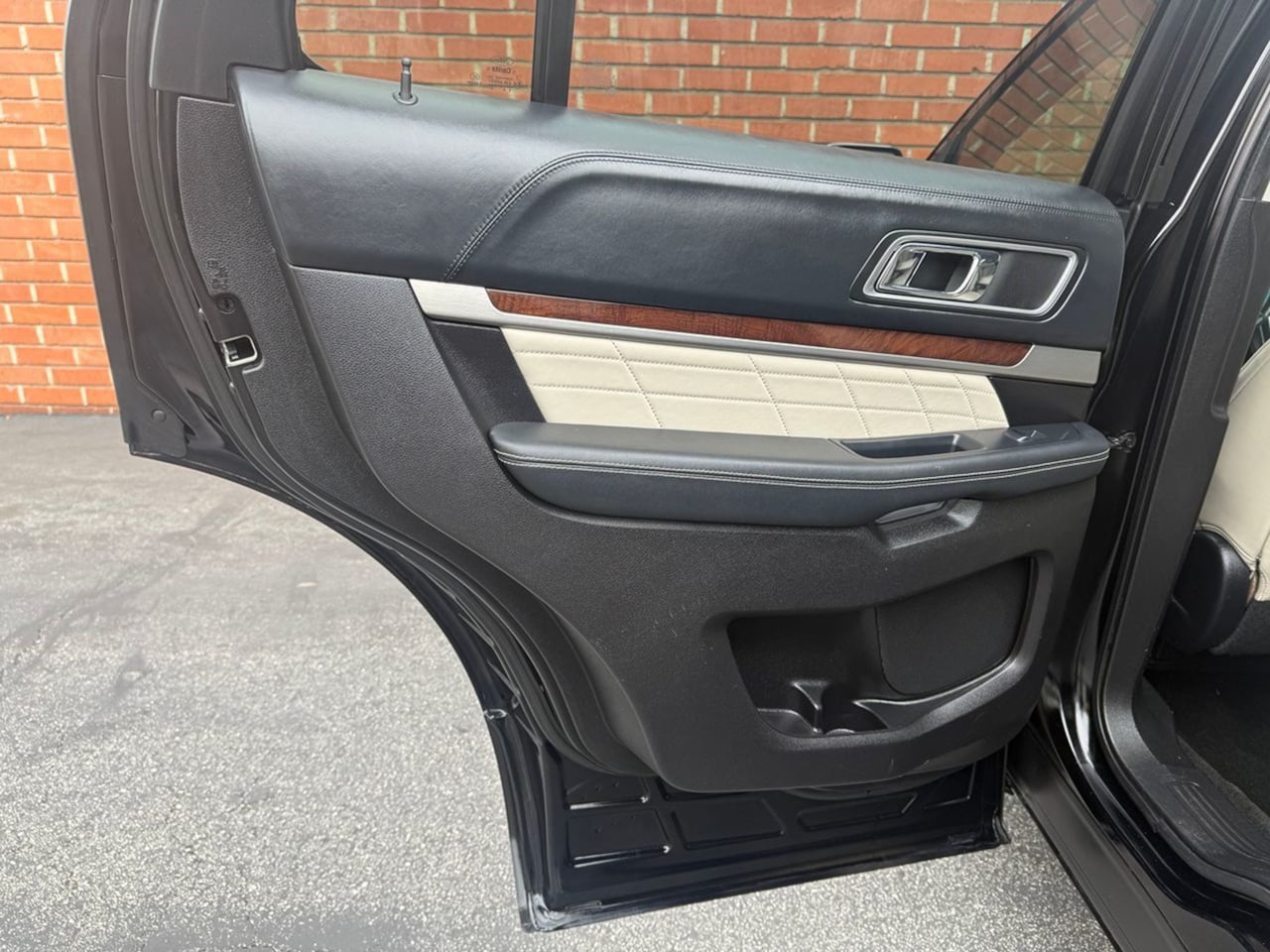 2016 Ford Explorer Platinum - Photo 34