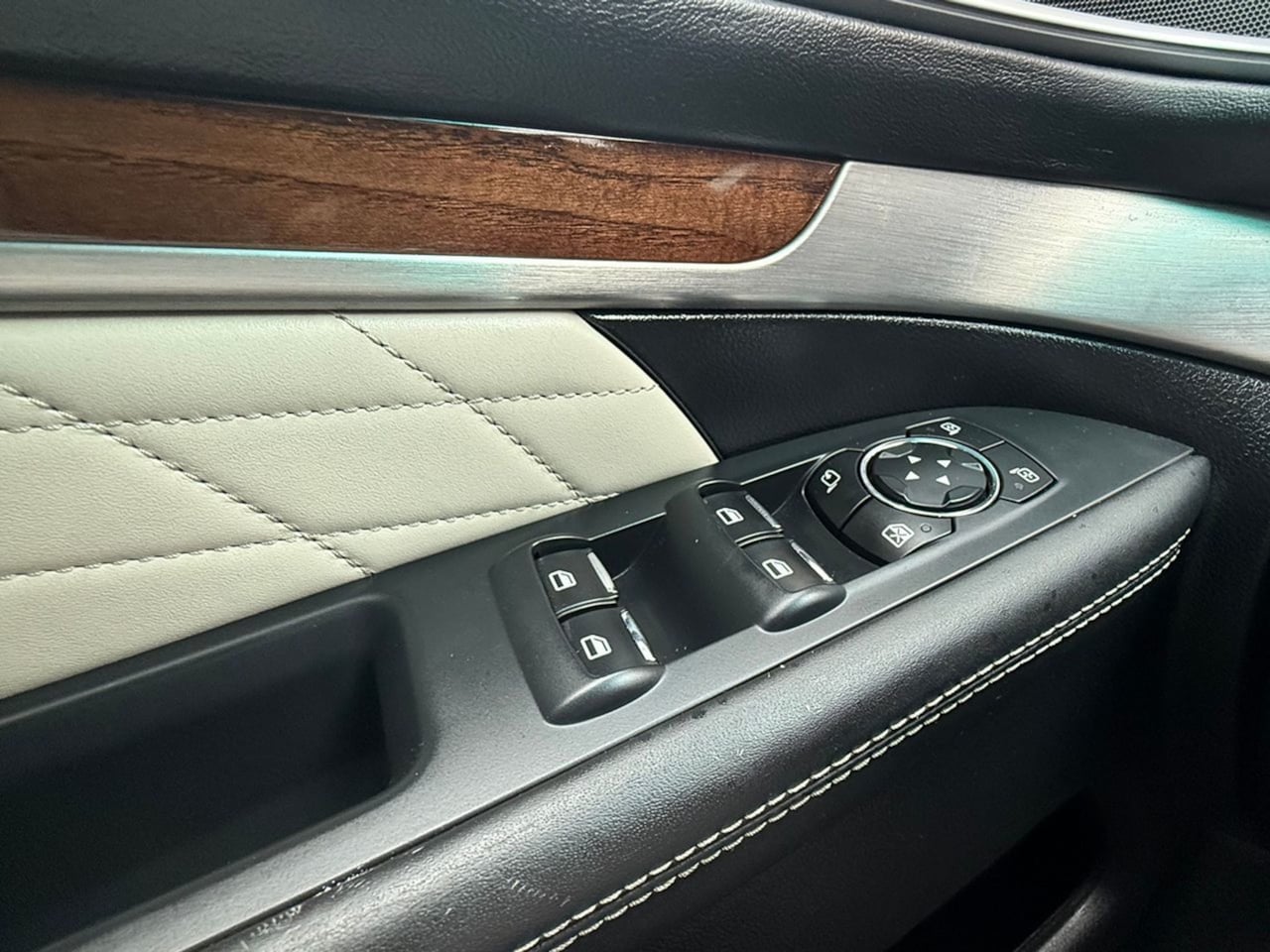 2016 Ford Explorer Platinum - Photo 18