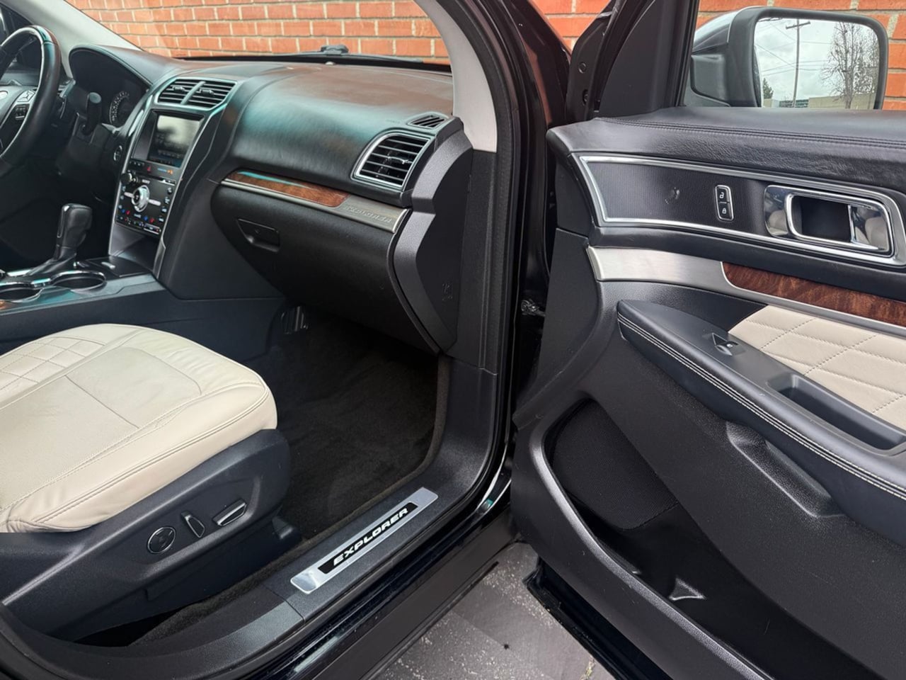 2016 Ford Explorer Platinum - Photo 19