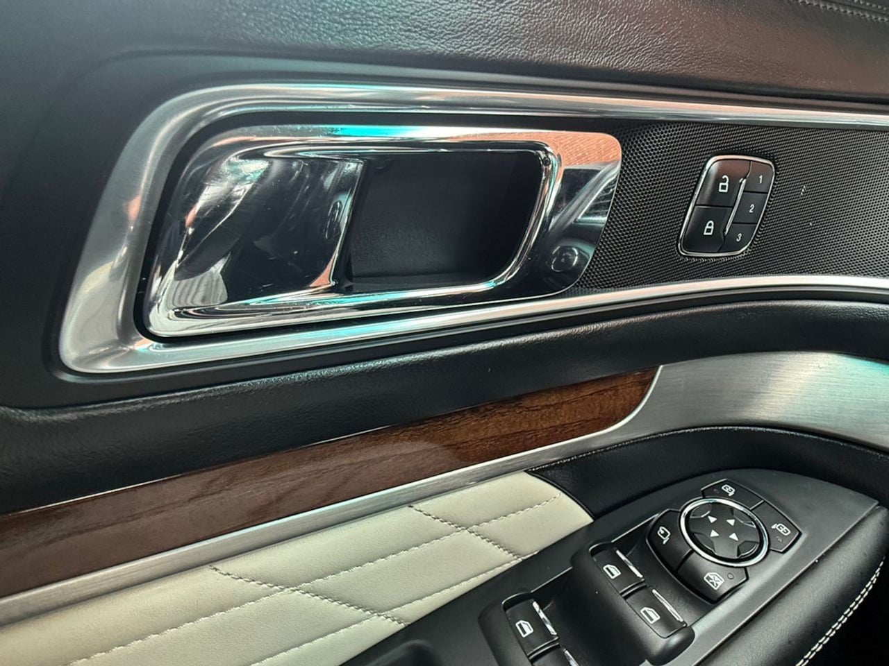 2016 Ford Explorer Platinum - Photo 47