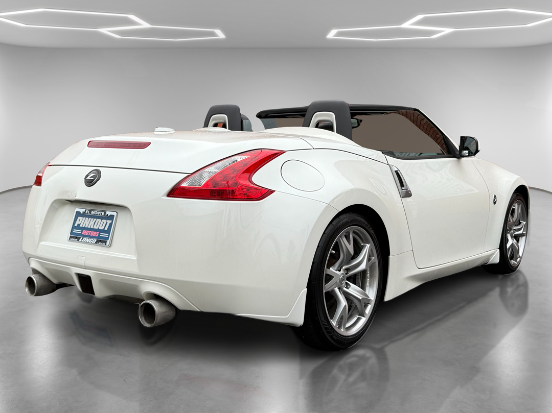 2010 Nissan 370Z Touring - Photo 4