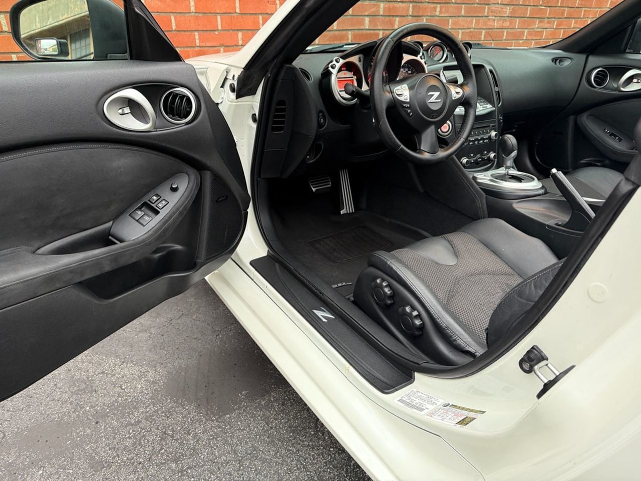 2010 Nissan 370Z Touring - Photo 24