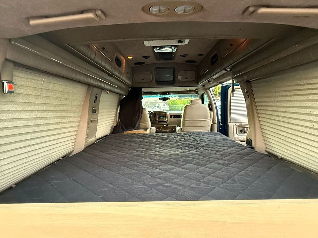 2002 GMC Savana 1500's photo