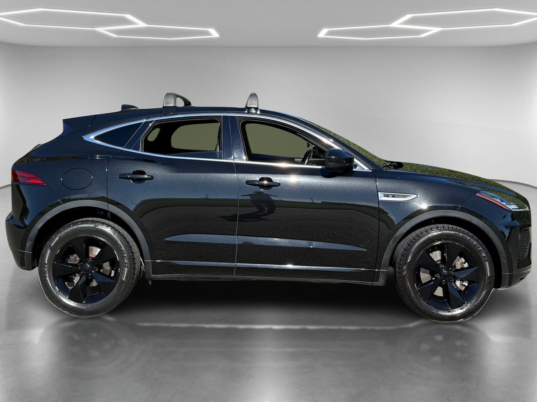 Jaguar E-PACE photo 7