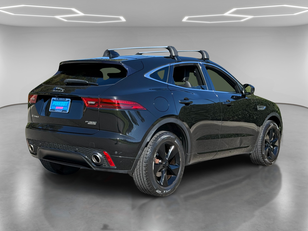 Jaguar E-PACE photo 4