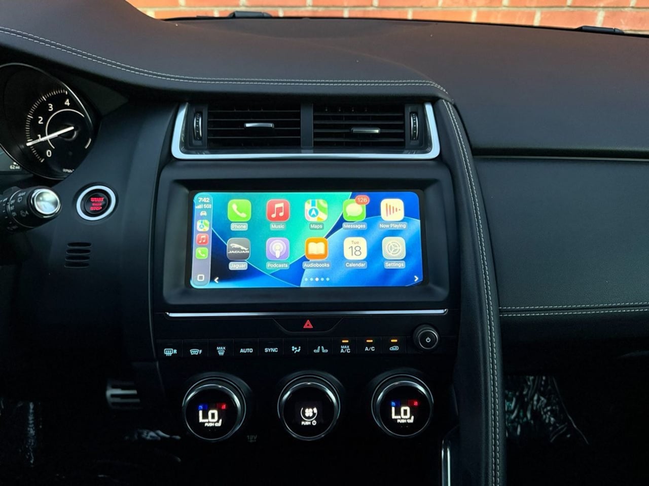 Jaguar E-PACE photo 68