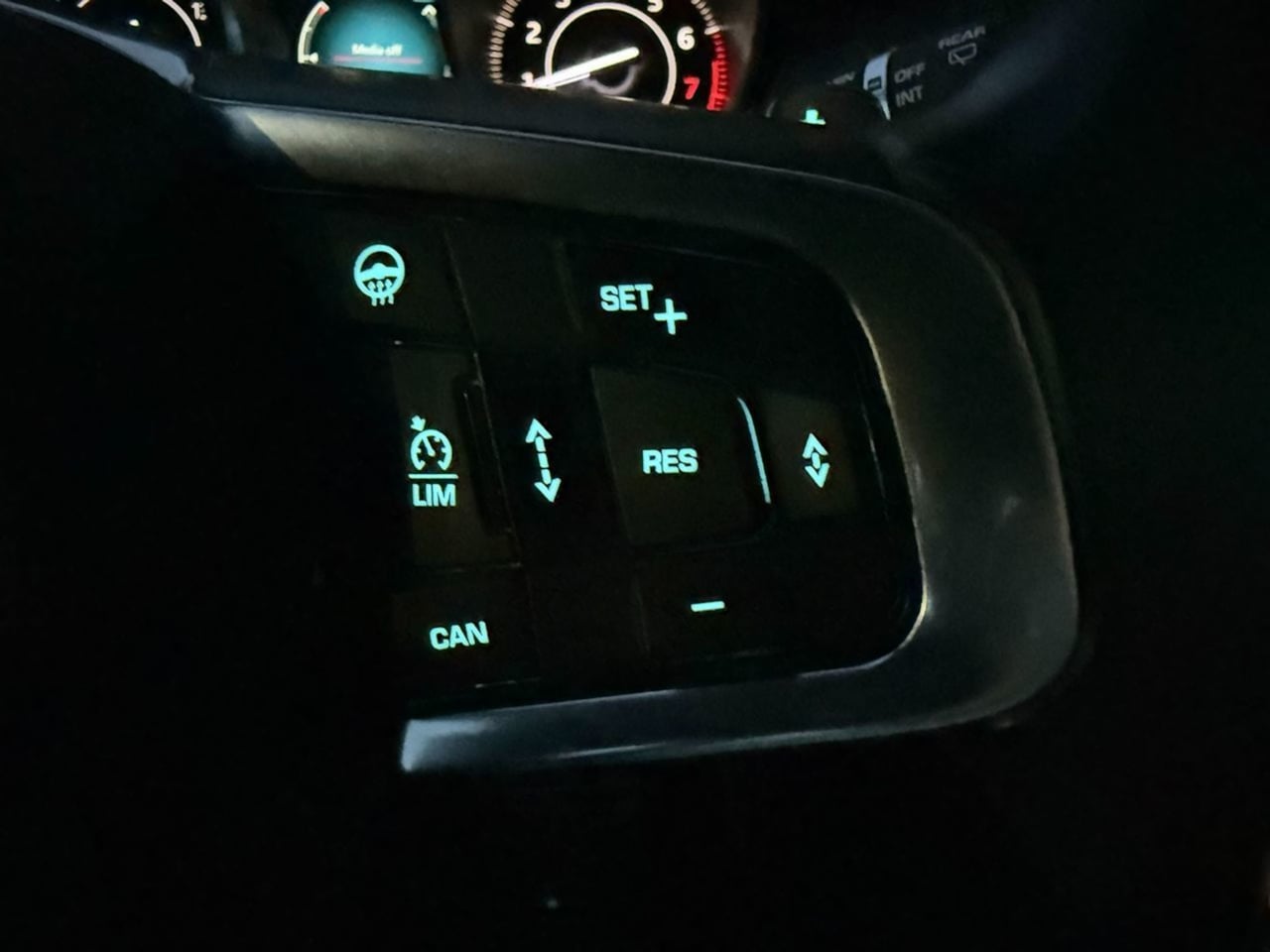 Jaguar E-PACE photo 86
