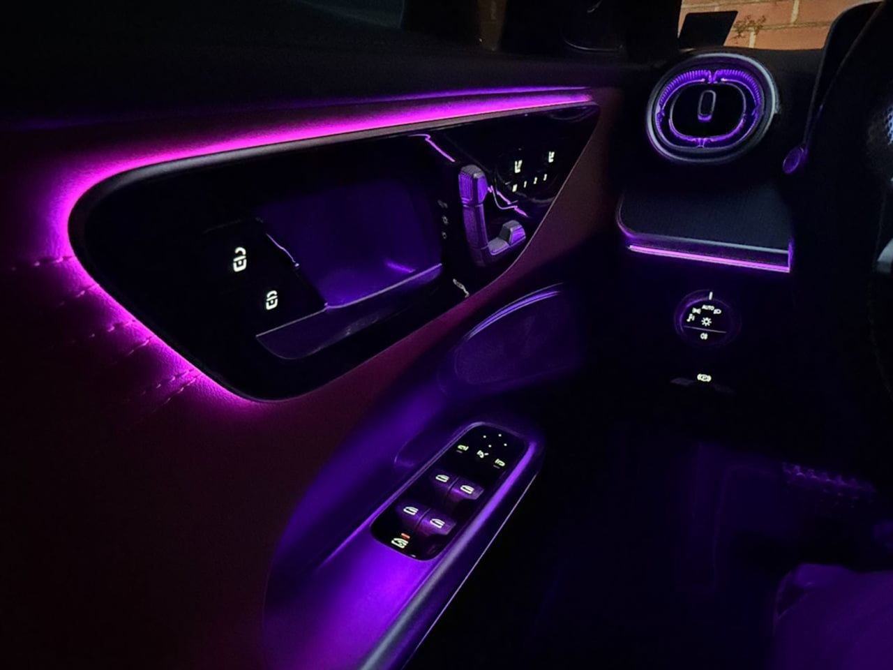 Mercedes-Benz C300 photo 41