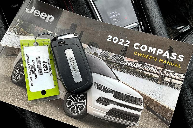 2022 Jeep Compass Trailhawk photo 2