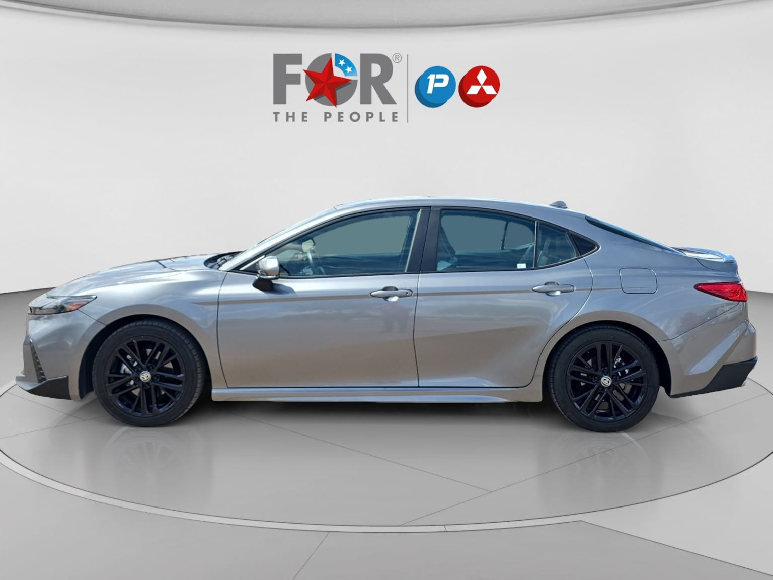 Toyota Camry photo 2