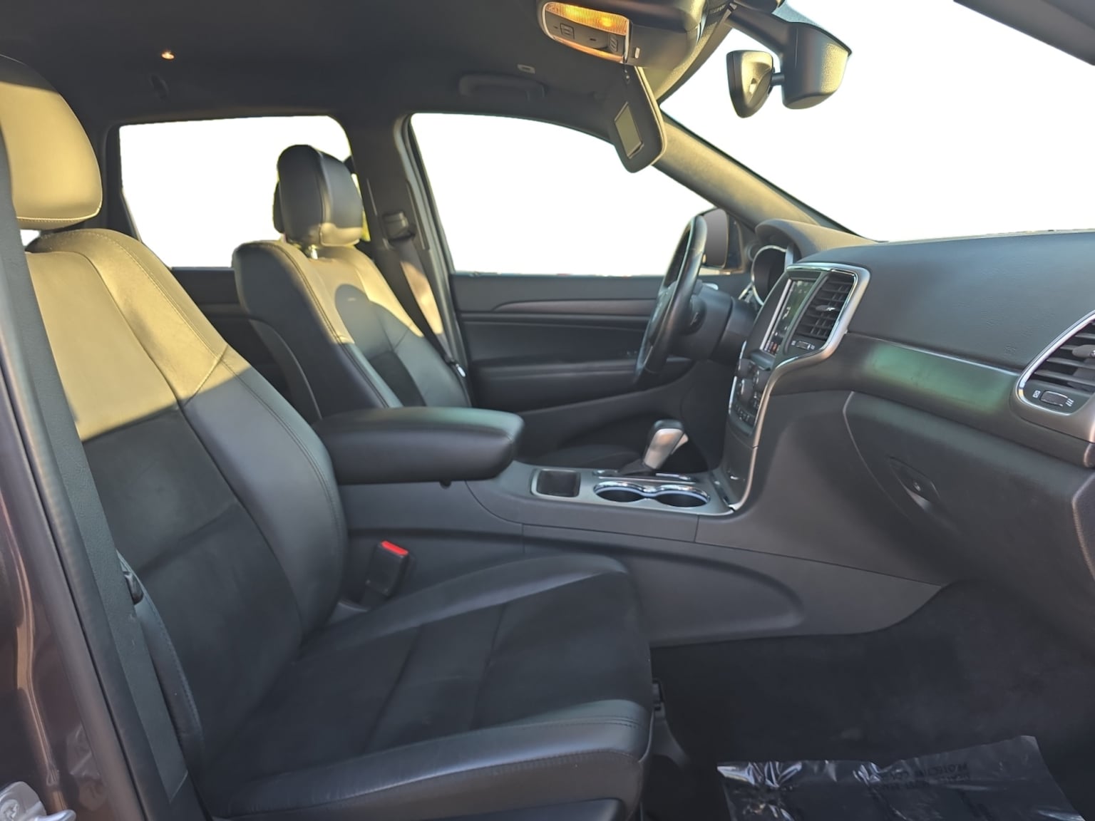 Jeep Grand Cherokee photo 17