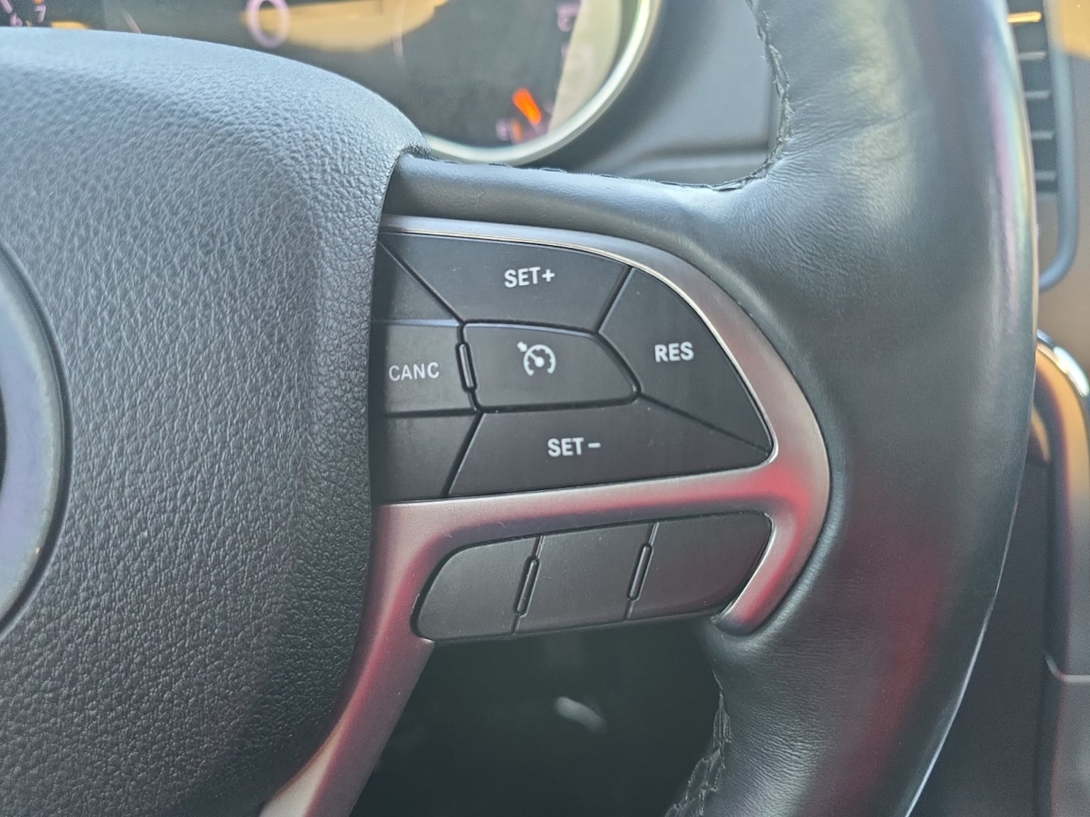 Jeep Grand Cherokee photo 23
