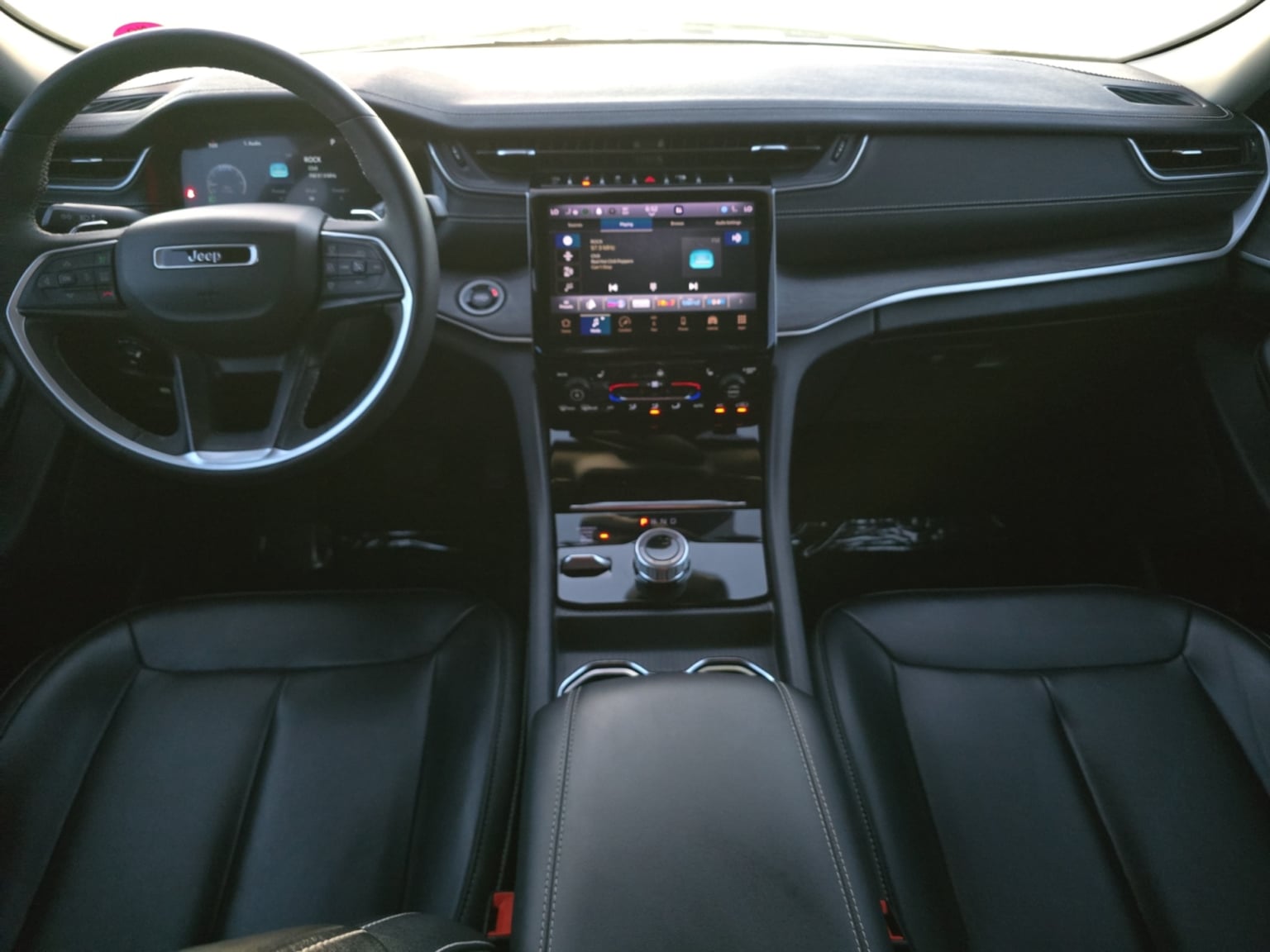 Jeep Grand Cherokee L photo 12