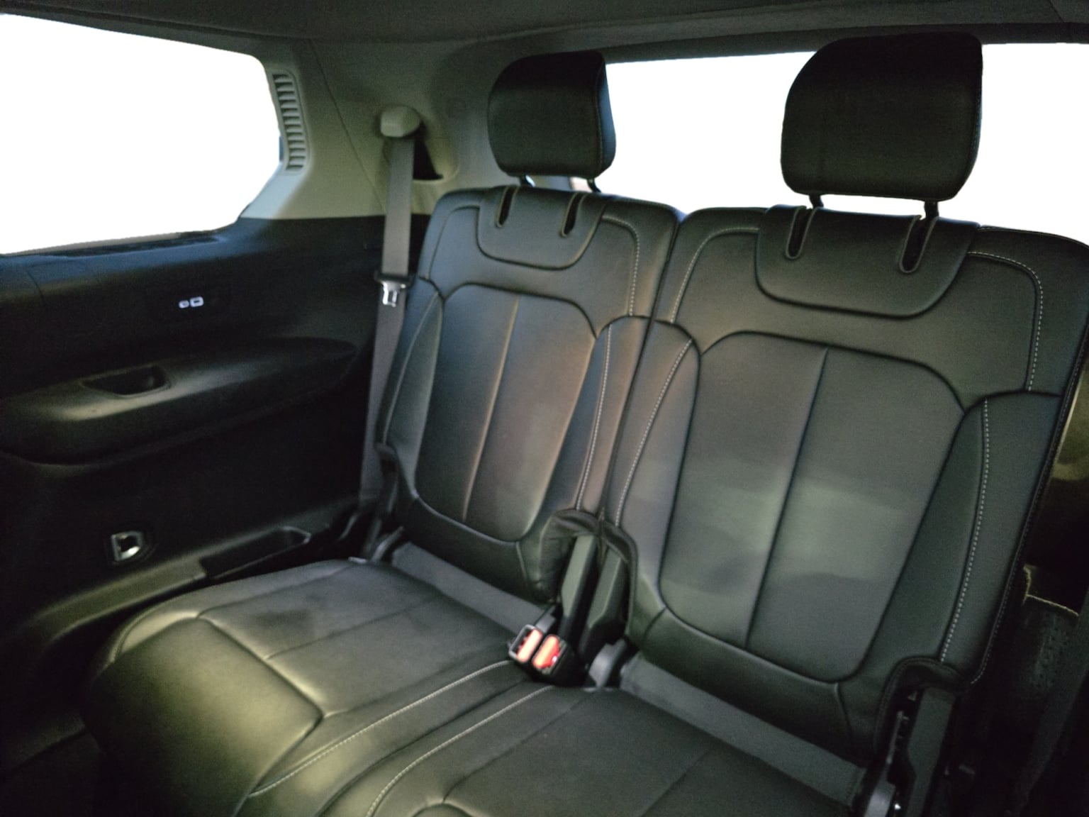 Jeep Grand Cherokee L photo 16