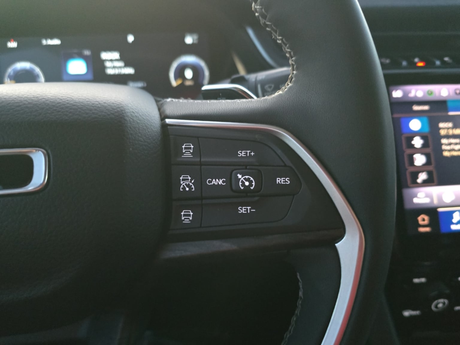 Jeep Grand Cherokee L photo 23