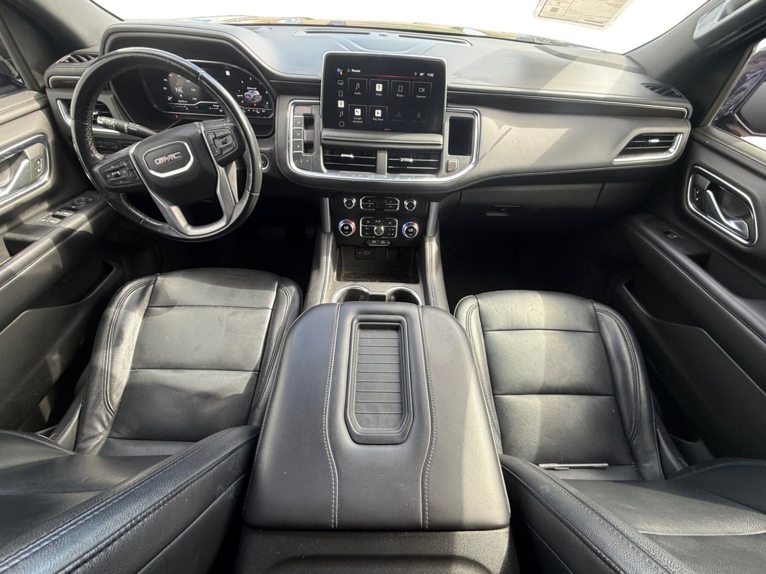 GMC Yukon XL photo 12