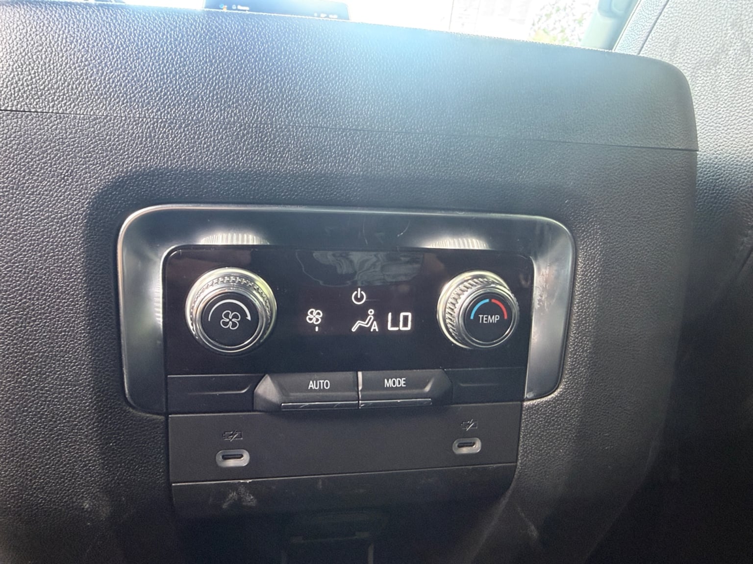 GMC Yukon XL photo 23