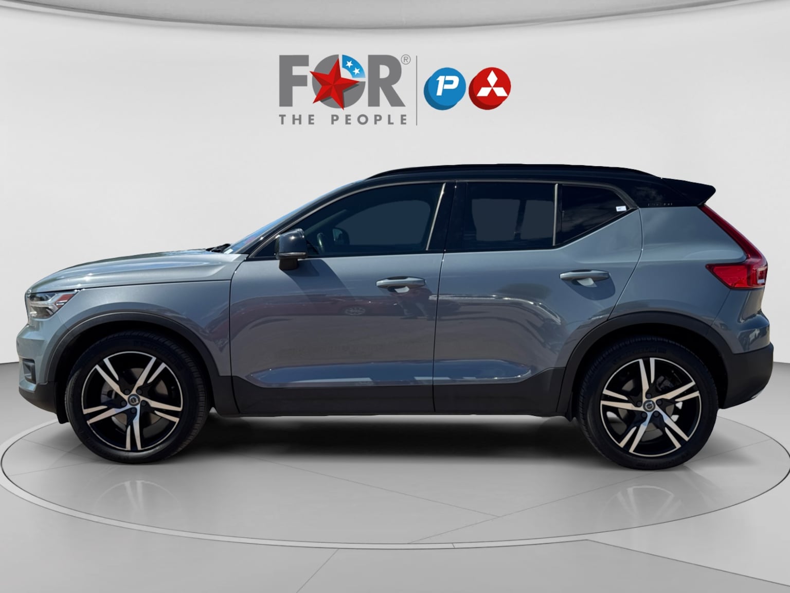Volvo XC40 photo 2