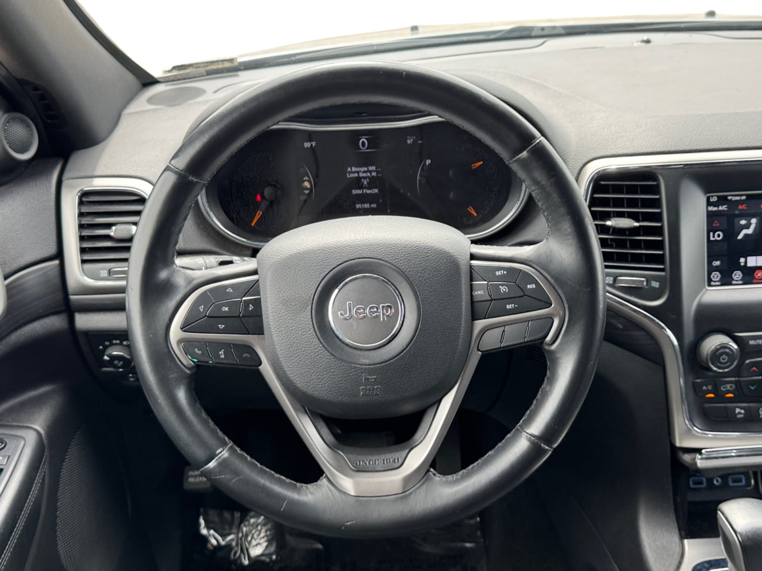 Jeep Grand Cherokee photo 13