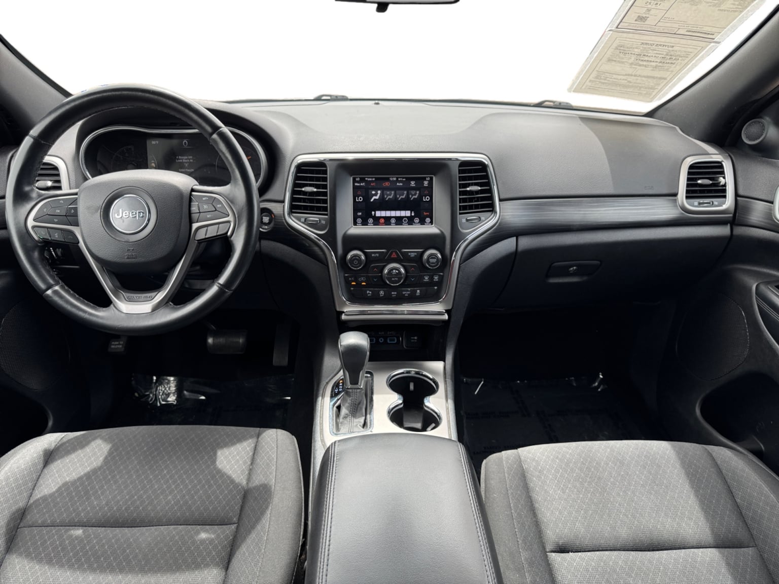 Jeep Grand Cherokee photo 12