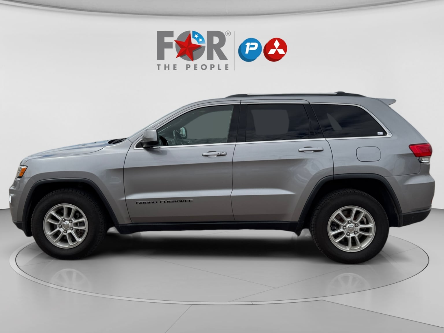 Jeep Grand Cherokee photo 2