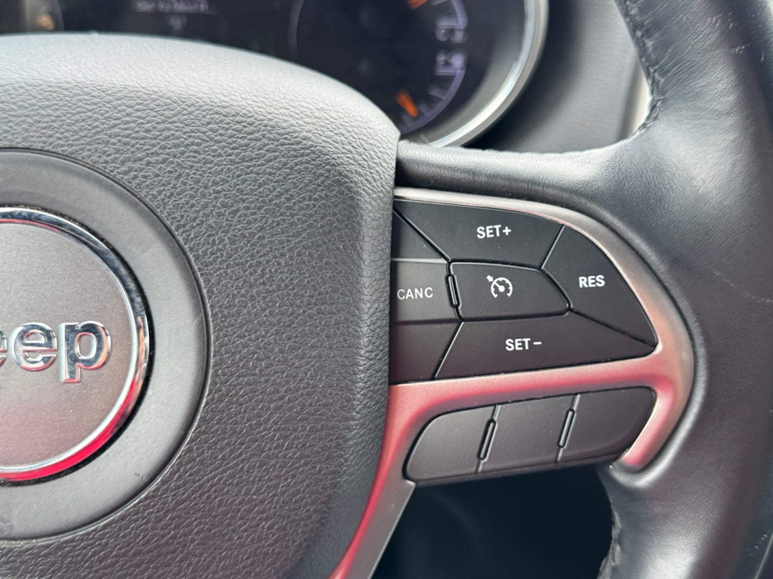 Jeep Grand Cherokee photo 23