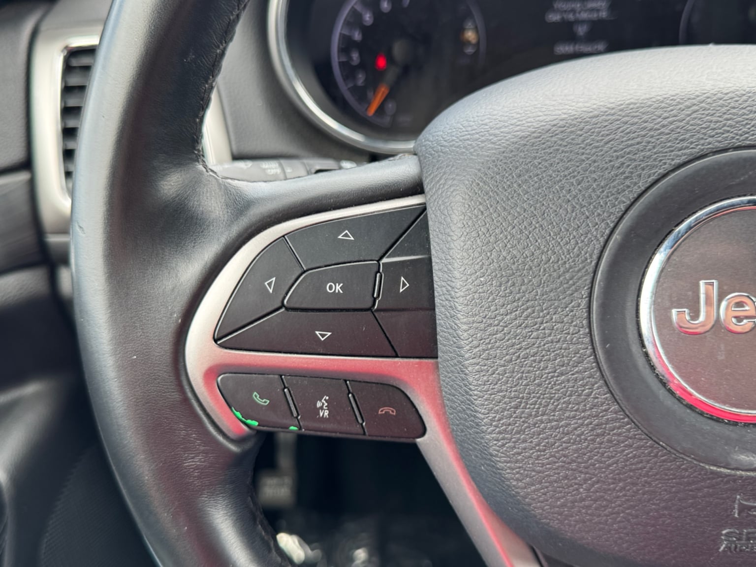 Jeep Grand Cherokee photo 22