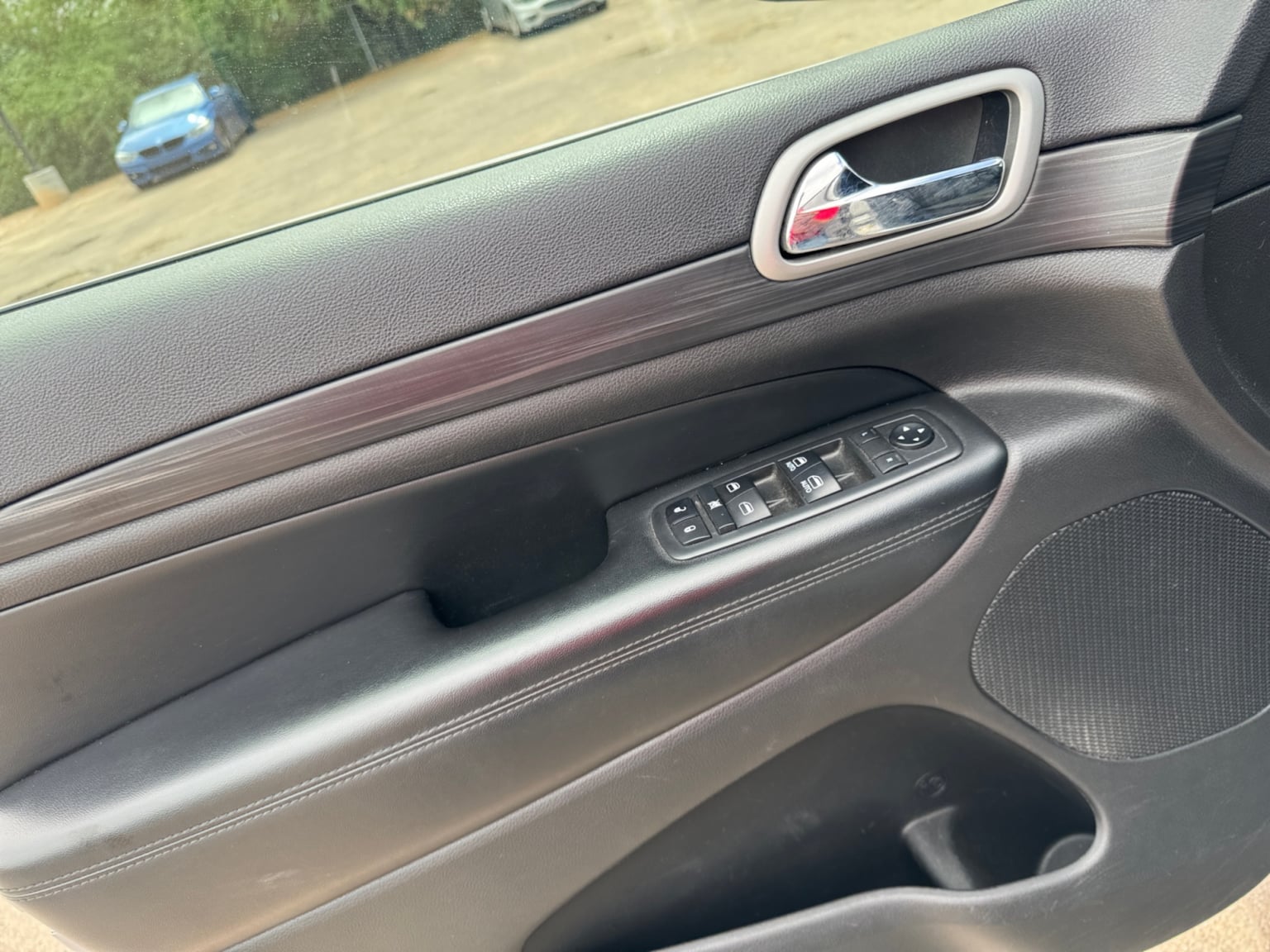 Jeep Grand Cherokee photo 11