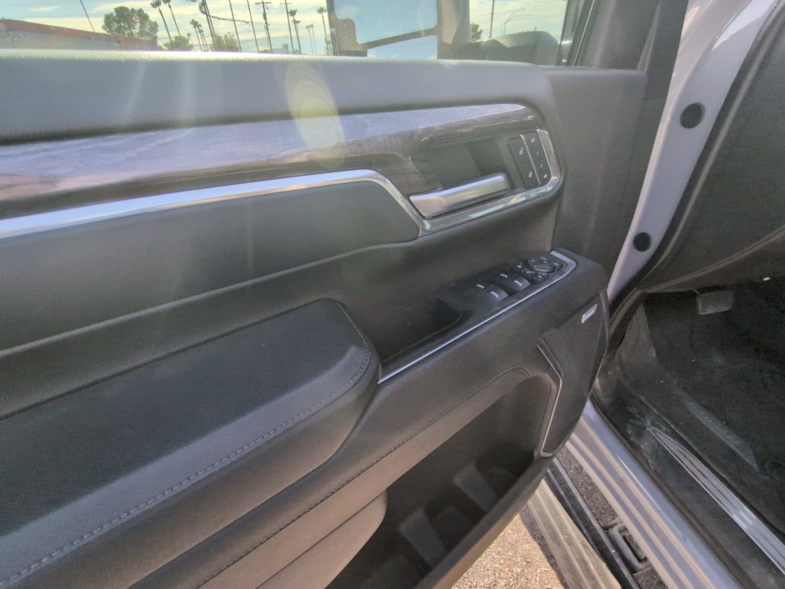 Chevrolet Silverado photo 11