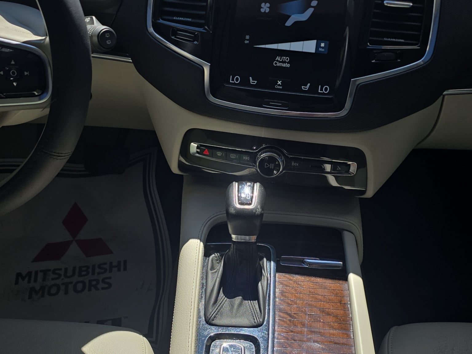 Volvo XC90 photo 15