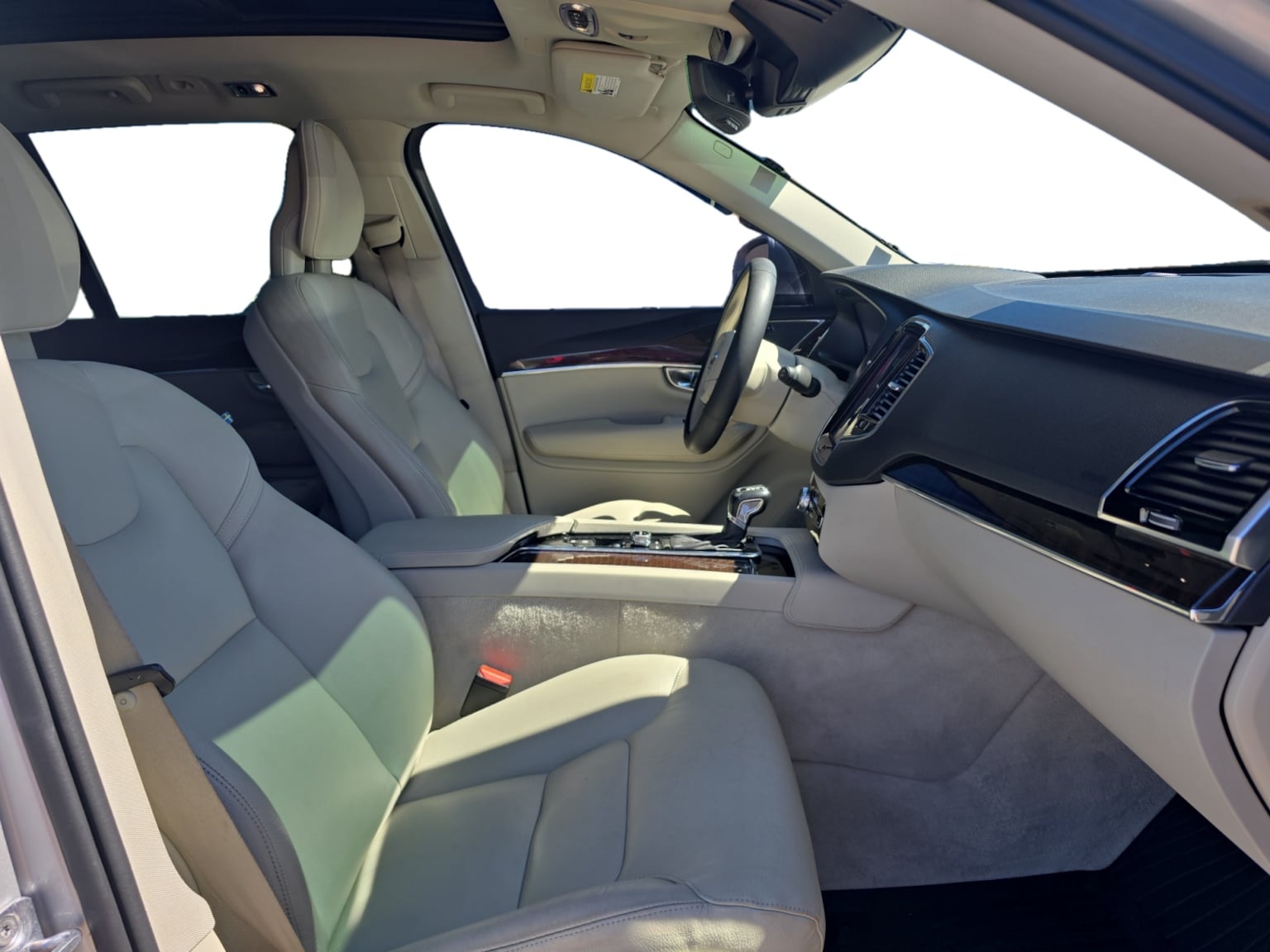 Volvo XC90 photo 17
