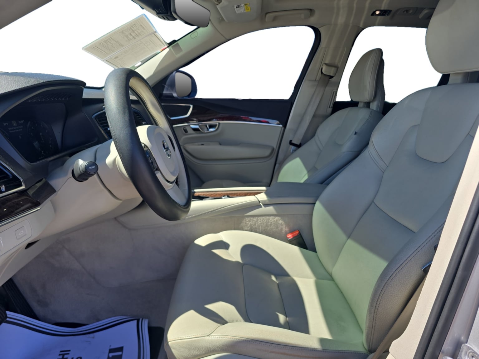 Volvo XC90 photo 10