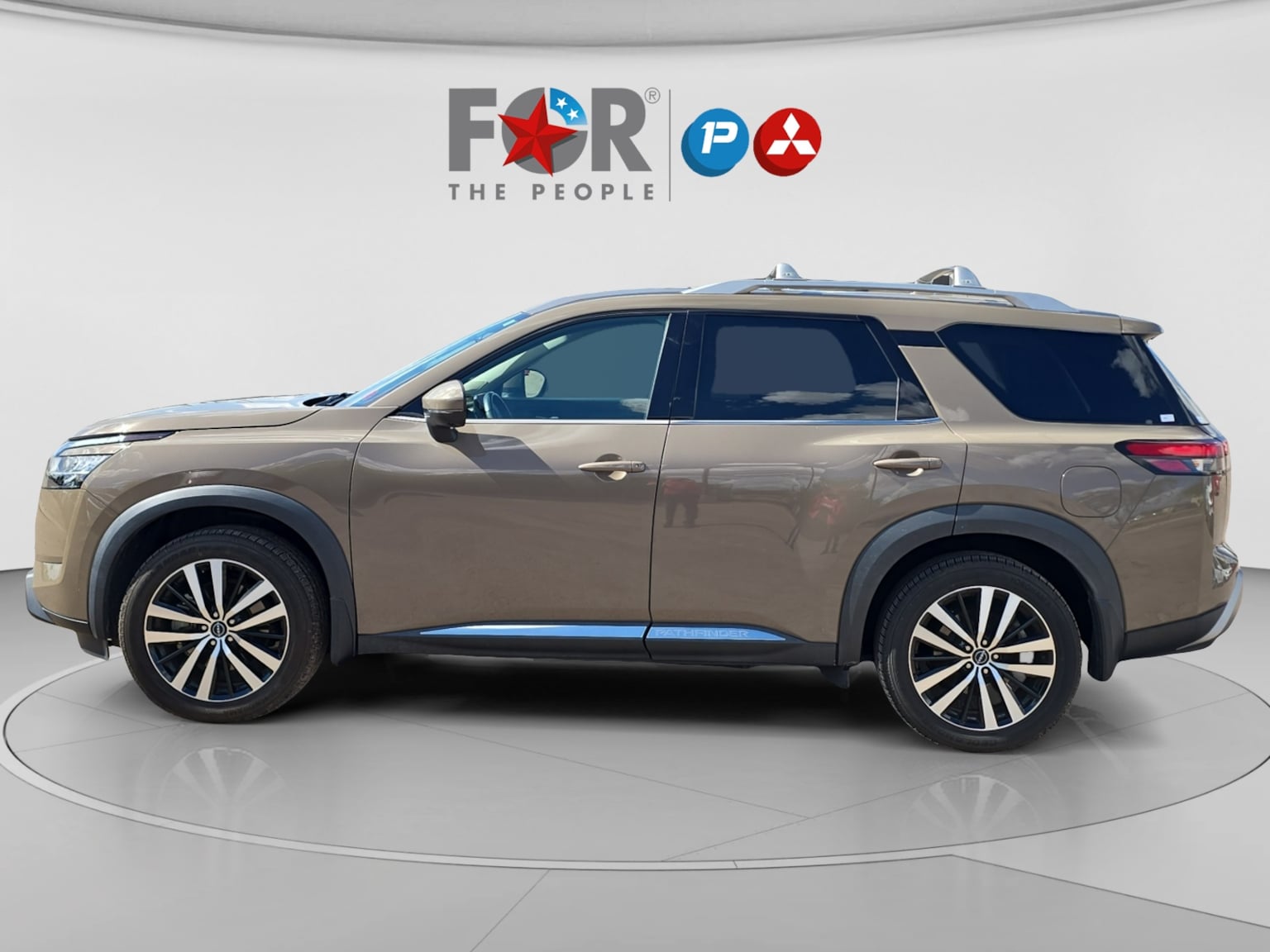 Nissan Pathfinder photo 2