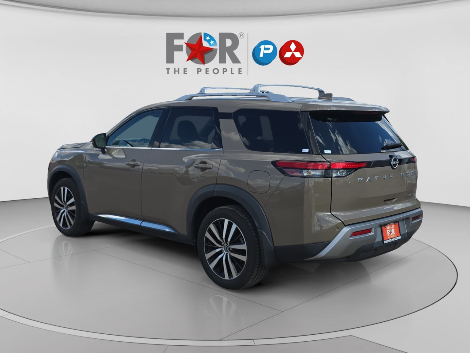 Nissan Pathfinder photo 3