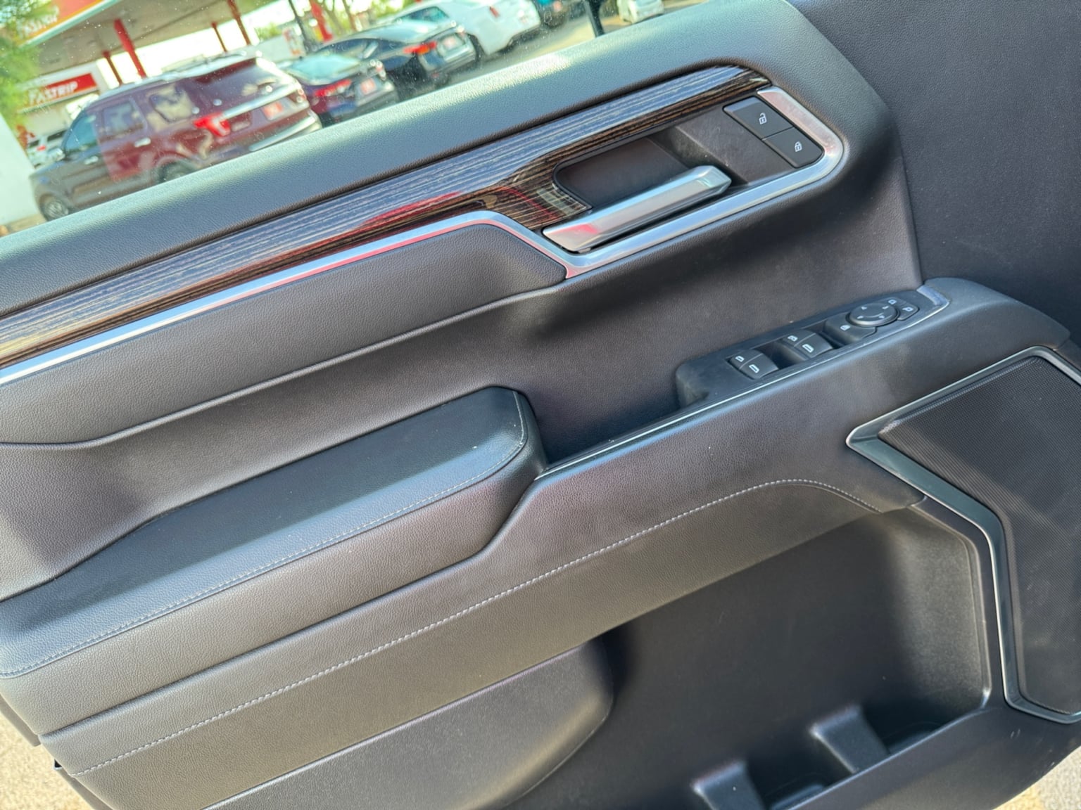 GMC Sierra photo 11