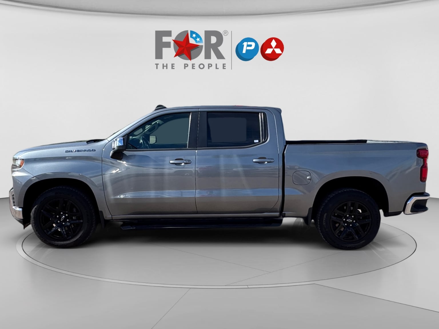 Chevrolet Silverado photo 2