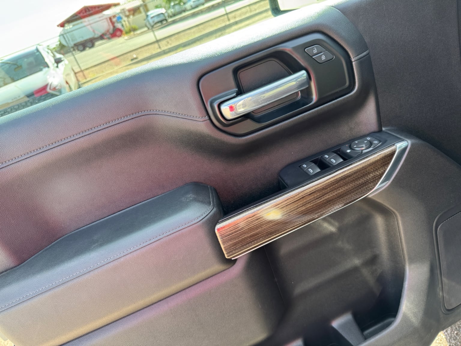 Chevrolet Silverado photo 11
