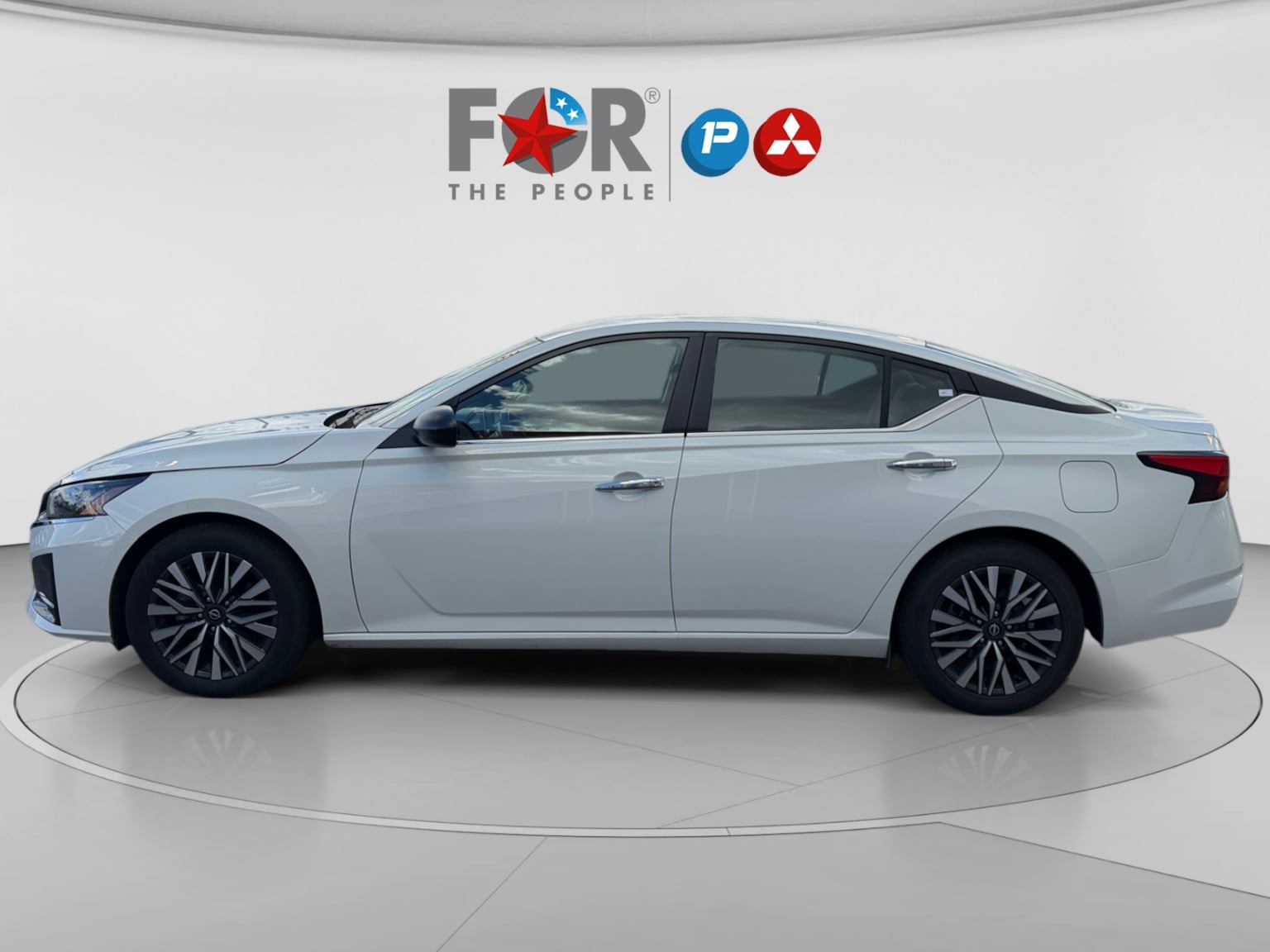 Nissan Altima photo 2