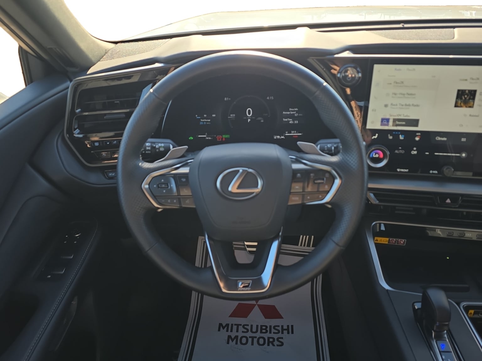 Lexus TX photo 13