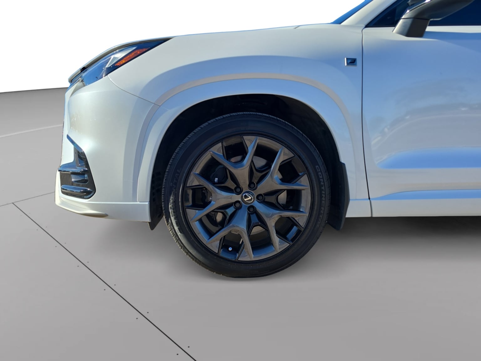 Lexus TX photo 9